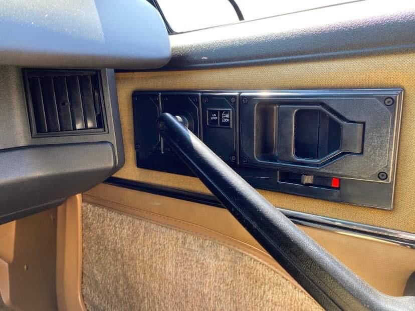 pontiac-firebird-transam-essence-annee-1982-prix-sur-demande
