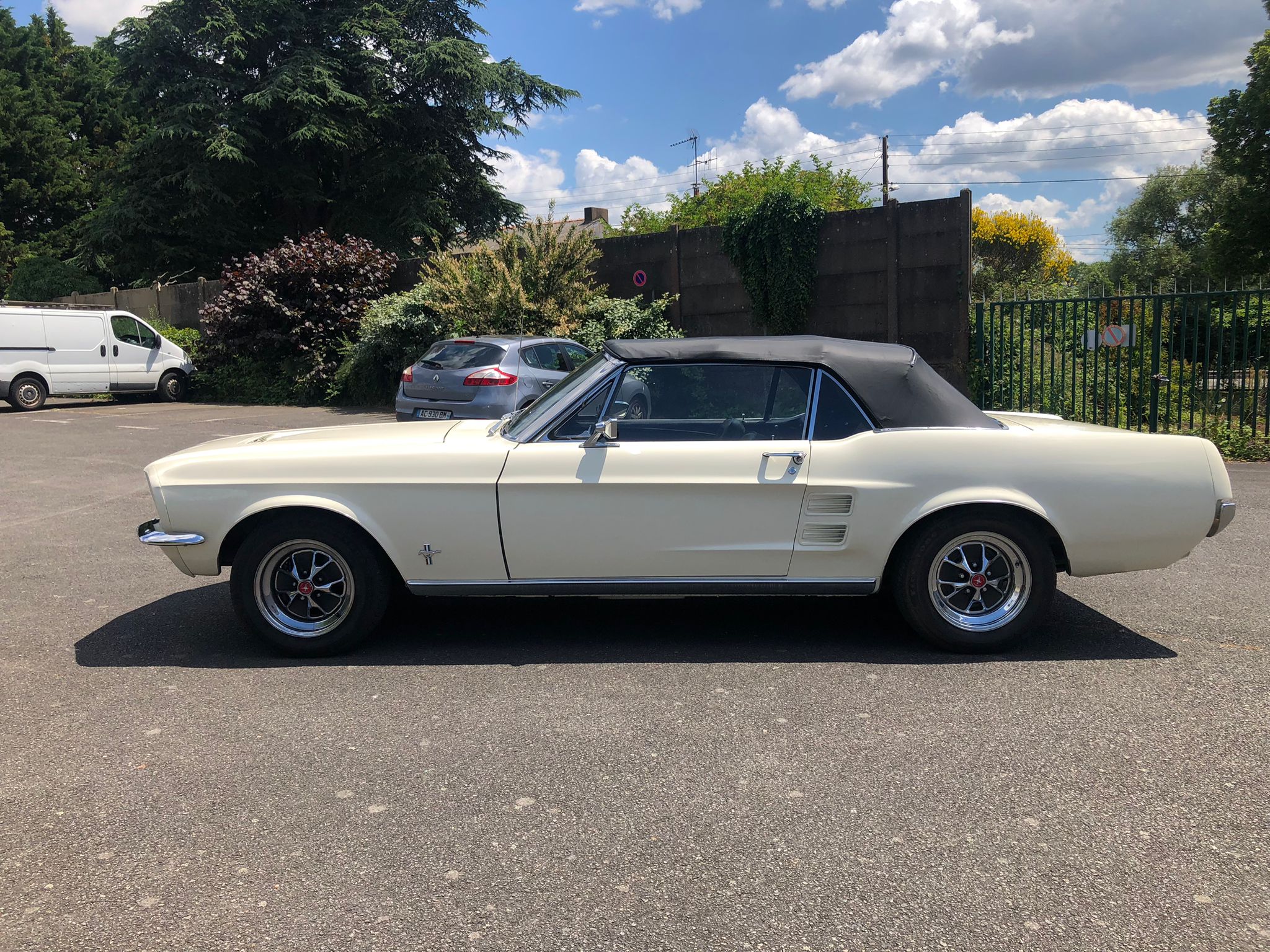 110-ford-mustang-essence-annee-1967-vendu