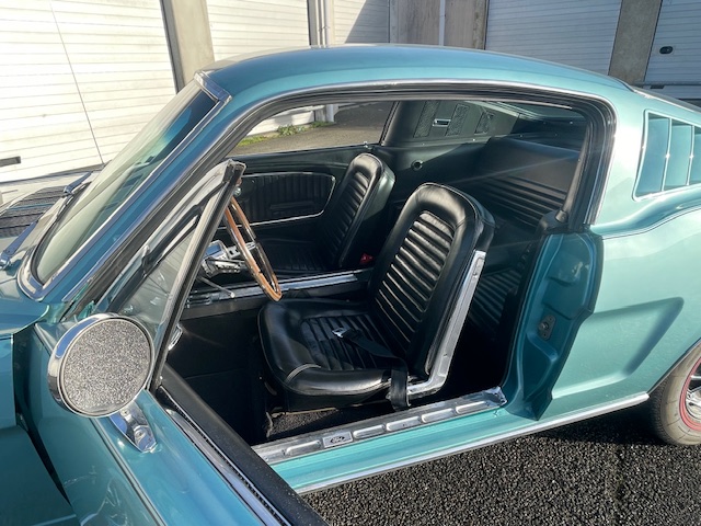 ford-mustang-fastback-essence-annee-1965-63-900