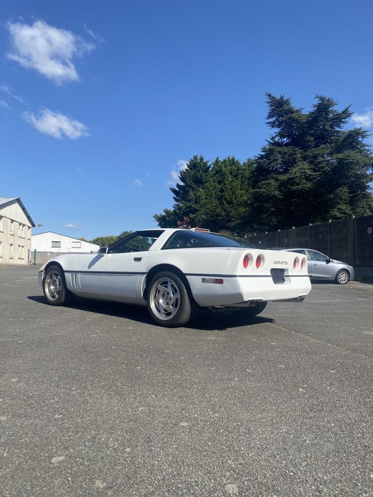 114-chevrolet-corvette-c4-essence-annee-1990-23-500