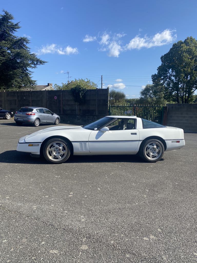 114-chevrolet-corvette-c4-essence-annee-1990-23-500