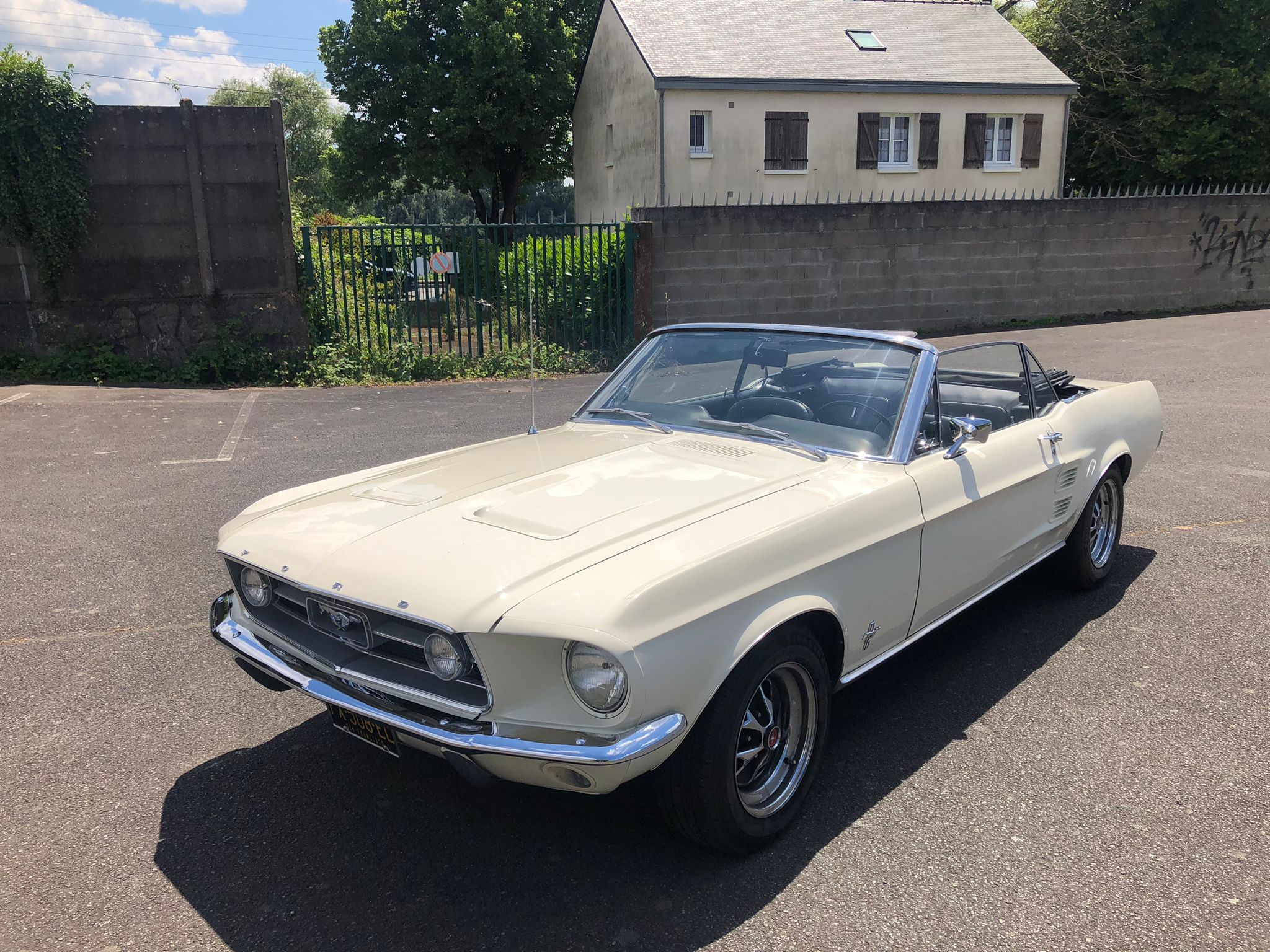 110-ford-mustang-essence-annee-1967-vendu