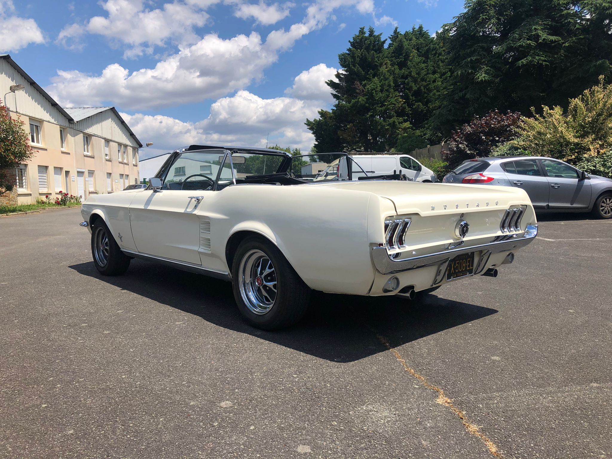 110-ford-mustang-essence-annee-1967-vendu