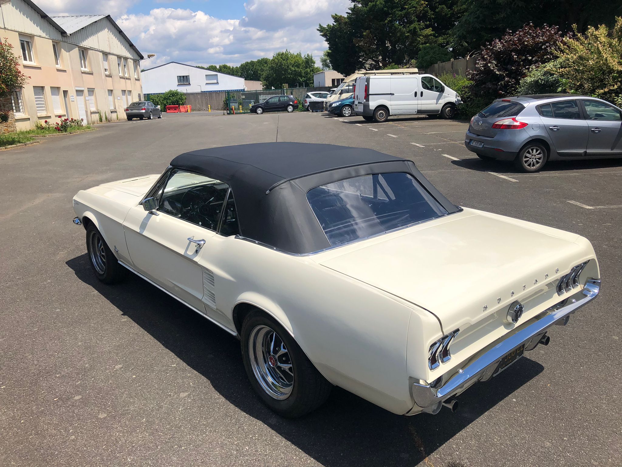 110-ford-mustang-essence-annee-1967-vendu